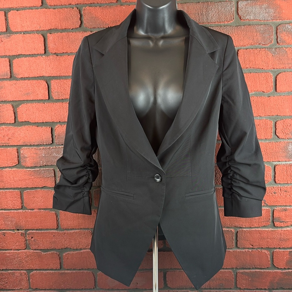 Elizabeth and James Black Tailored Blazer